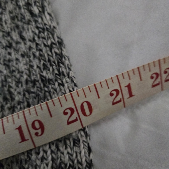 💚 2/$12 or 3/$17  Isaac Mizrahi Black & Creamy White Knit Cardigan - Picture 7 of 8